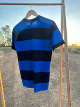Load image into Gallery viewer, Men’s blue/black air stripe paddock tee
